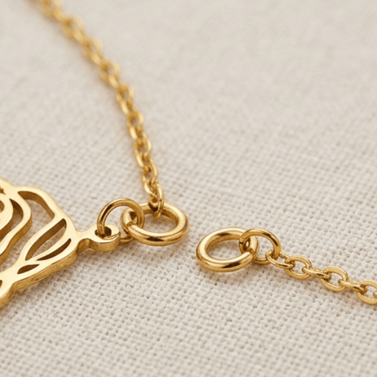 Custom Rose Branch Name Necklace — 18K Gold-Plated Gift